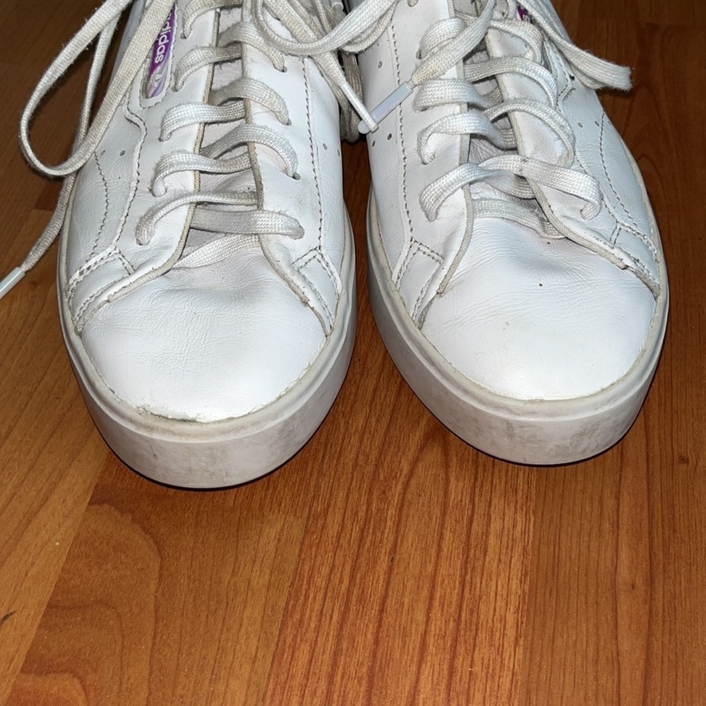 ADIDAS women’s SLEEK WHITE IRIDESCENT EXCLUSIVE Size 7.5 - Picture 3 of 9
